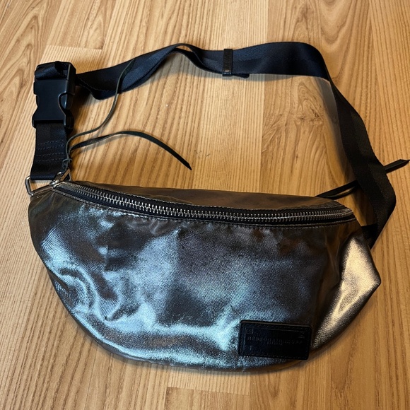 Rebecca Minkoff cross-body bag, with pockets. Distressed silver. - Picture 1 of 16